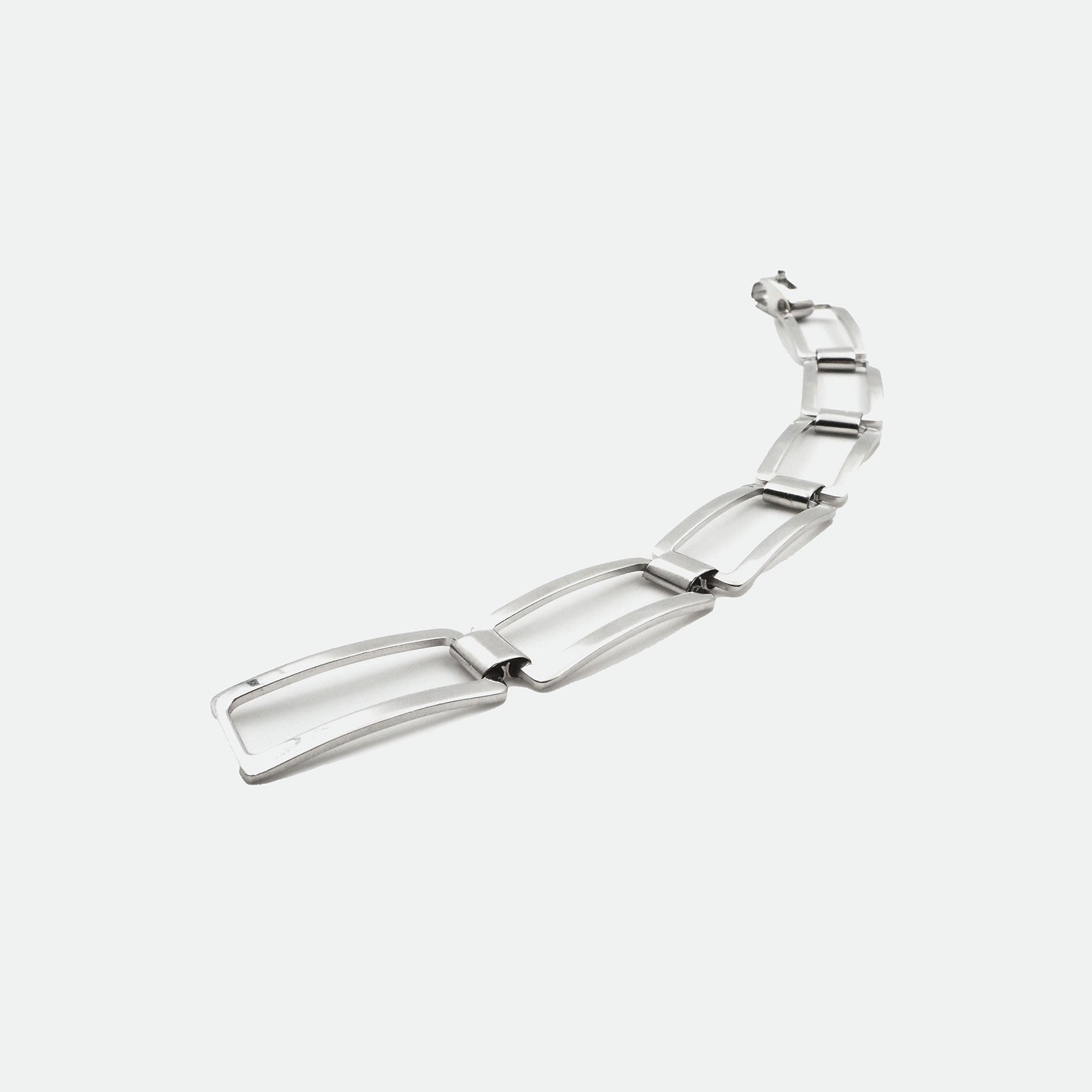 Silber Armbaender fuer Damen jetzt kaufen in unserem Onlineshop oder vor Ort in unserer Filiale in Basel